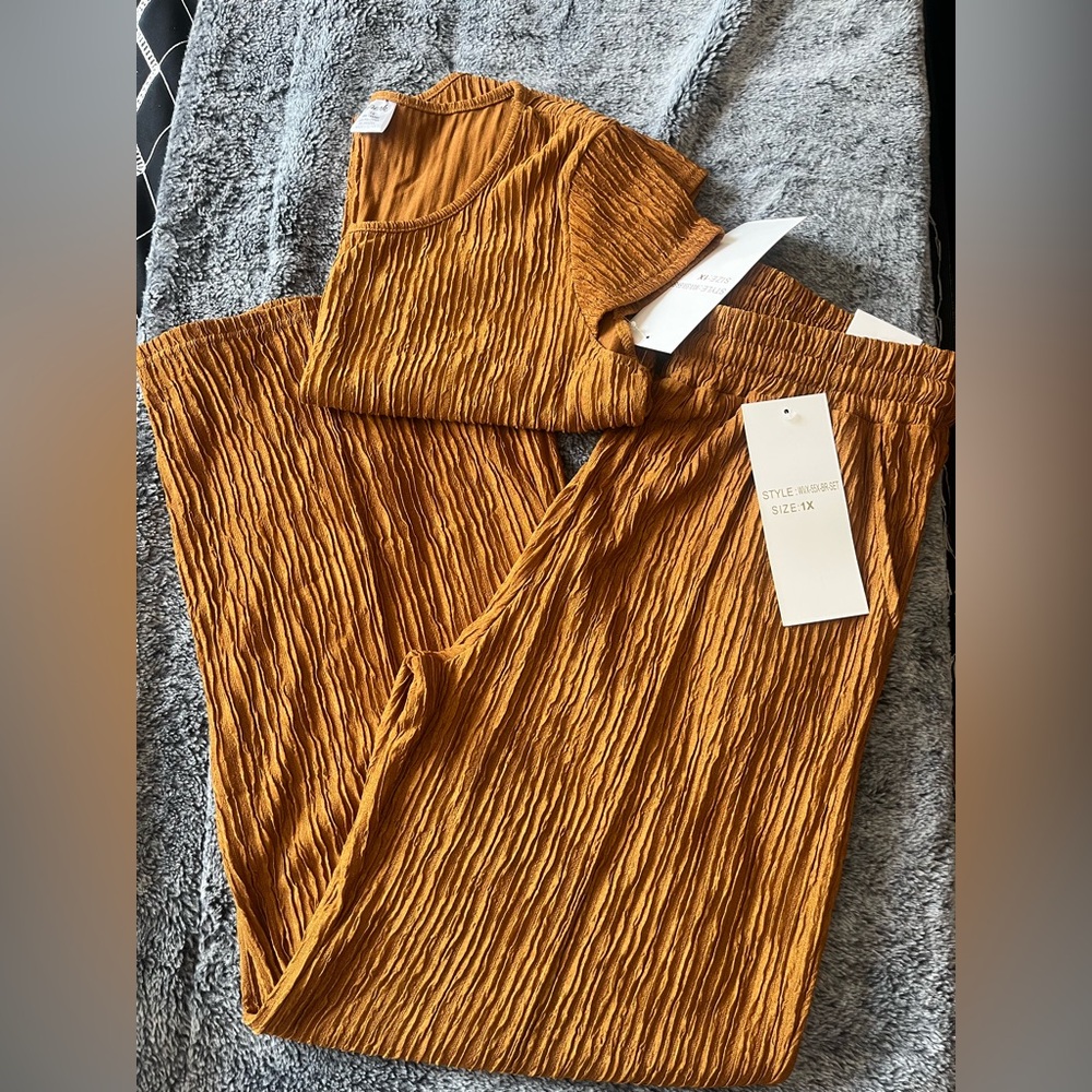Rust Textured Two-Piece Set - Picture 1 of 9
